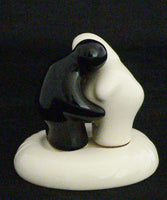 Kissing Ceramic Salt & Pepper Shaker - Black/White