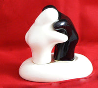 Kissing Ceramic Salt & Pepper Shaker - Black/White