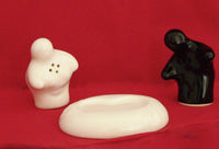 Kissing Ceramic Salt & Pepper Shaker - Black/White